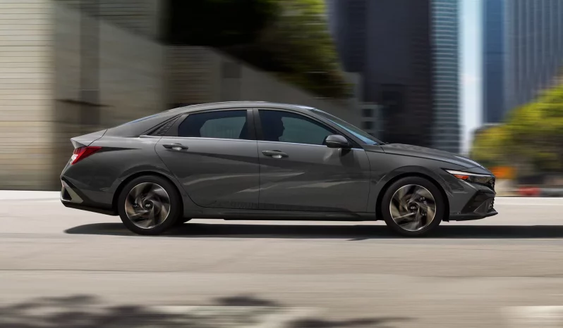 
								2024 Hyundai Elantra Hybrid full									