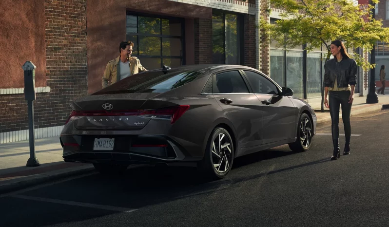 
								2024 Hyundai Elantra Hybrid full									